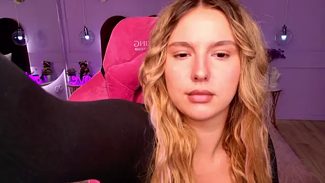 CharlotteAtwoood online show from August 7, 2026, 4:13 pm