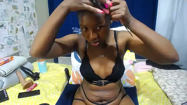 Snapshot of Candylips22 chatting on June 27, 2026, 7:47 am Candylips22 online show from June 27, 2026, 7:47 am