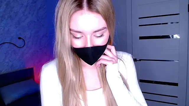 Snapshot of LulyDOLL chatting on April 8, 2026, 6:26 am LulyDOLL online show from April 8, 2026, 6:26 am