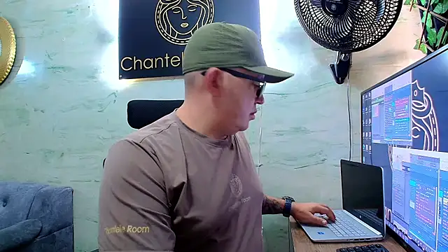 maximo daddy online show from April 30, 2026, 12:23 pm