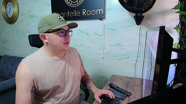maximo daddy online show from April 22, 2026, 12:01 pm