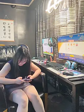 qiqi-228 online show from March 24, 2026, 11:43 am