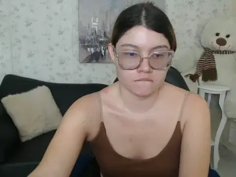 Snapshot of honey-blossom chatting on June 18, 2026, 3:28 pm honey-blossom online show from June 18, 2026, 3:28 pm