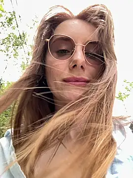 FReyja 44 online show from May 14, 2026, 9:17 am