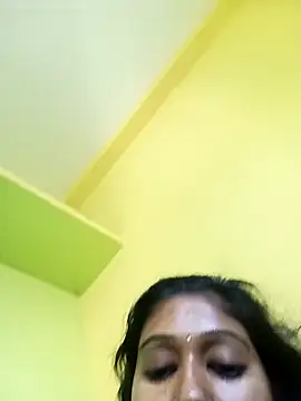 bannerjeesneha20 online show from May 5, 2026, 2:25 am