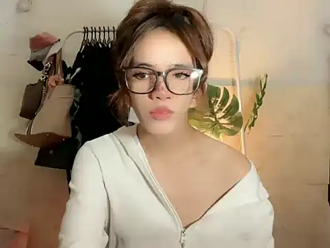 Leijona Milker online show from June 19, 2026, 2:12 pm