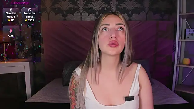  mykinkydoll  online show from April 28, 2026, 10:25 pm