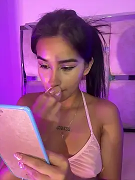 Snapshot of Lizzy_Bonnie chatting on May 19, 2026, 11:56 pm Lizzy Bonnie online show from May 19, 2026, 11:56 pm