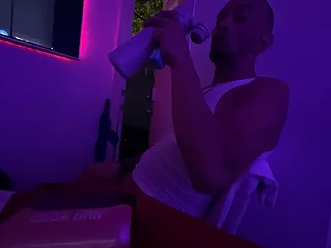 Snapshot of hpcouplee420 chatting on April 5, 2026, 5:58 am hpcouplee420 online show from April 5, 2026, 5:58 am