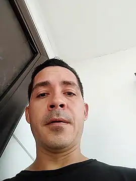 Gabriel leon33 online show from June 20, 2026, 11:26 am