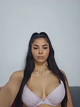 Crissdesire online show from June 4, 2026, 8:35 pm