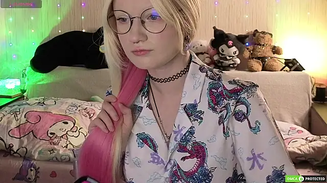JulietFisher online show from April 25, 2026, 4:15 am