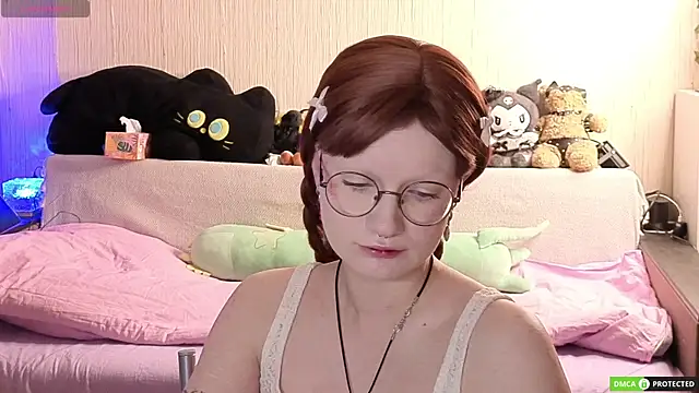 JulietFisher online show from May 3, 2026, 4:17 am