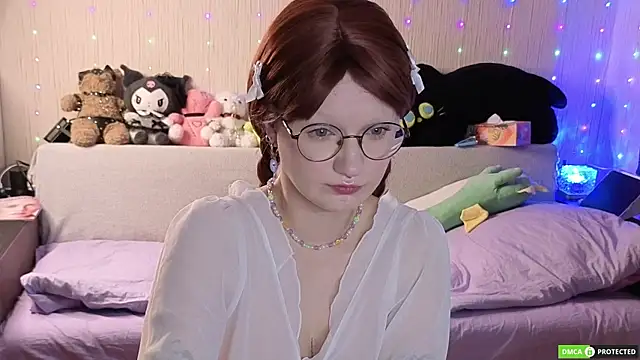 JulietFisher online show from May 5, 2026, 3:42 am