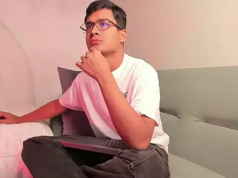 Snapshot of ThiagoVega_ chatting on June 26, 2026, 6:30 am ThiagoVega online show from June 26, 2026, 6:30 am