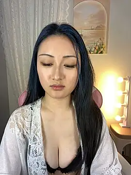 Monica-hk online show from April 8, 2026, 12:28 pm