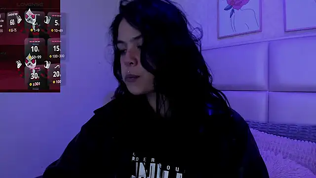Kikii 1 online show from June 4, 2026, 5:23 am
