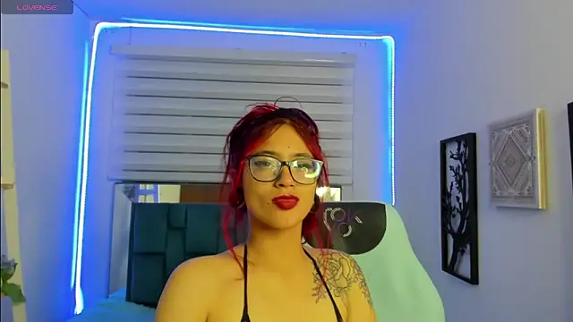Snapshot of Sara_Red_X chatting on June 11, 2026, 3:36 am Sara Red X online show from June 11, 2026, 3:36 am