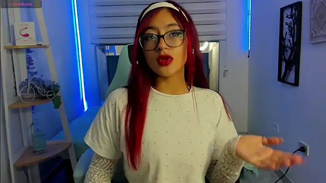 Snapshot of Sara_Red_X chatting on June 17, 2026, 3:28 am Sara Red X online show from June 17, 2026, 3:28 am
