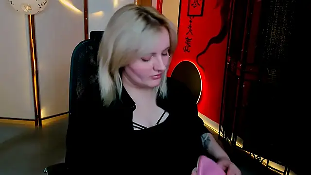 KathyBriggs online show from April 28, 2026, 5:23 am