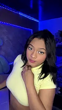 Snapshot of Saraa_M chatting on July 9, 2026, 4:28 pm Saraa M online show from July 9, 2026, 4:28 pm