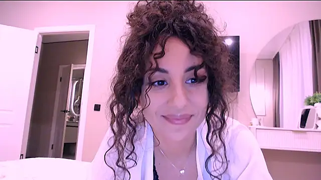curly jade  online show from April 15, 2026, 5:17 pm