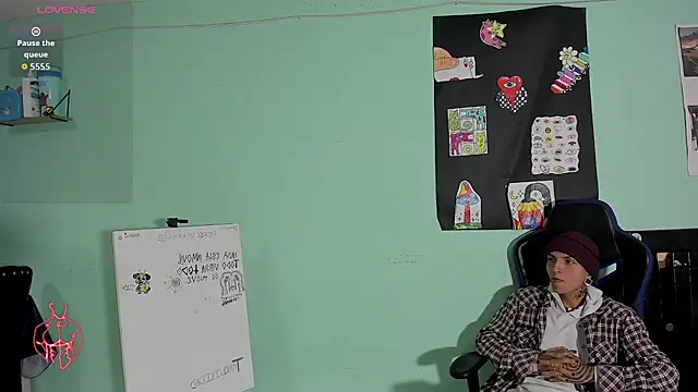 TYLERhHOT2005 online show from May 7, 2026, 7:28 pm