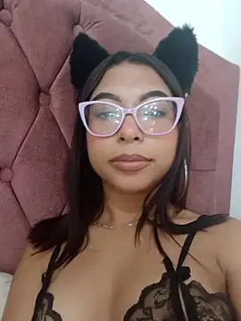 Snapshot of KatanaRose_ chatting on April 2, 2026, 3:46 am KatanaRose online show from April 2, 2026, 3:46 am