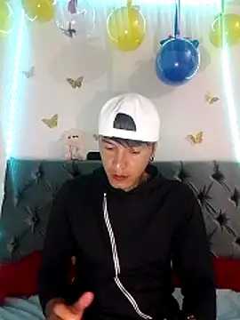 Snapshot of ANDRES_URRIETA chatting on April 6, 2026, 10:27 am ANDRES URRIETA online show from April 6, 2026, 10:27 am