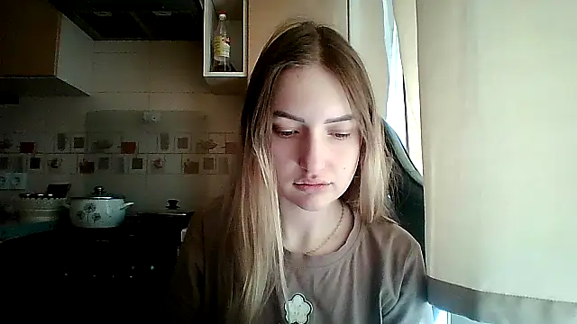 Snapshot of KariLindsey chatting on April 13, 2026, 10:19 am KariLindsey online show from April 13, 2026, 10:19 am