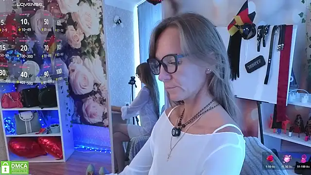 jesica mooonn online show from June 26, 2026, 4:29 am