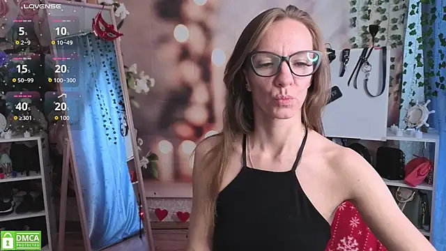 jesica mooonn online show from May 8, 2026, 4:05 am