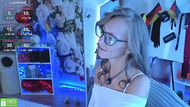 jesica mooonn online show from June 27, 2026, 4:18 am