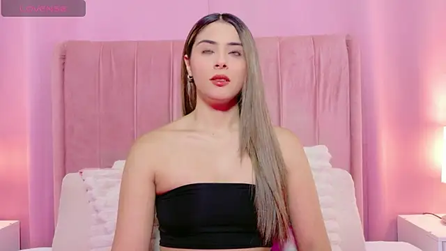 MoollyLove online show from April 20, 2026, 2:07 pm