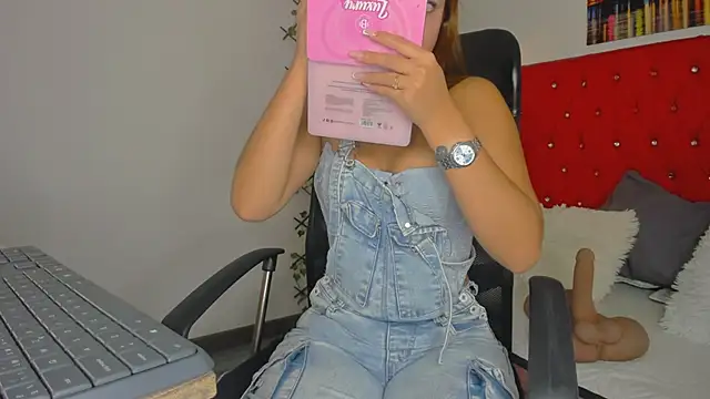 emily  dee online show from May 4, 2026, 12:52 pm