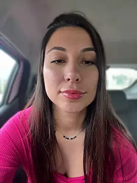 Carolzinhalux69 online show from June 19, 2026, 5:41 pm