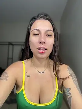 Snapshot of Carolzinhalux69 chatting on June 17, 2026, 12:43 am Carolzinhalux69 online show from June 17, 2026, 12:43 am
