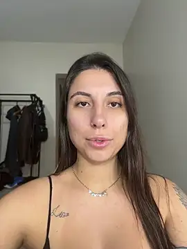 Carolzinhalux69 online show from July 7, 2026, 11:30 pm