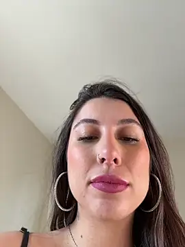 Carolzinhalux69 online show from July 31, 2026, 5:43 pm