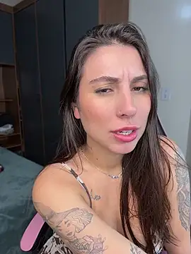 Carolzinhalux69 online show from July 29, 2026, 10:53 pm