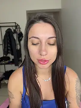 Carolzinhalux69 online show from June 23, 2026, 4:38 pm