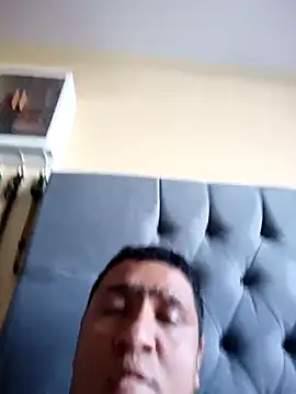 luis20212 online show from May 8, 2026, 9:29 pm