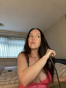 Ladyluxee online show from May 13, 2026, 6:48 pm