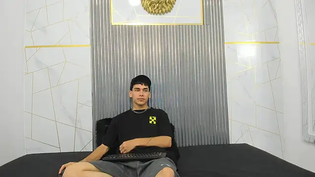 Kitsune 44 online show from March 27, 2026, 6:53 pm