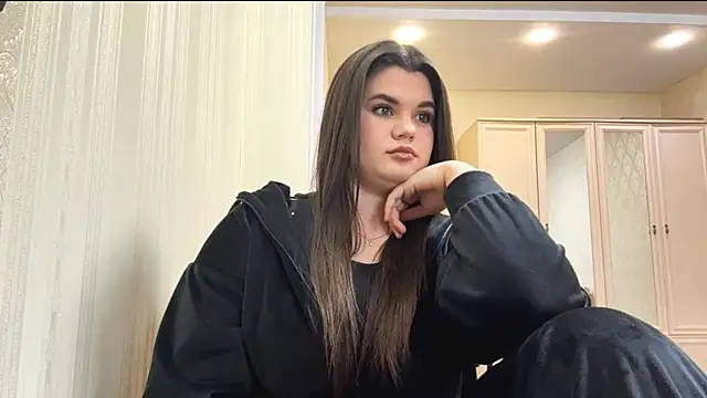 elaracuttie online show from April 7, 2026, 4:20 pm