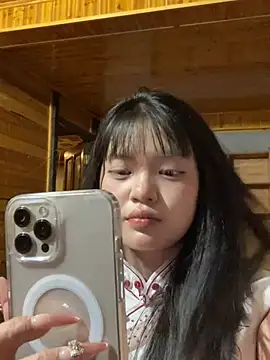 xinhyeucute online show from March 27, 2026, 1:45 pm