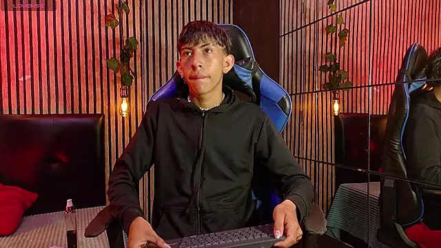 Snapshot of Tommy_Fox chatting on April 9, 2026, 1:17 pm Tommy Fox online show from April 9, 2026, 1:17 pm