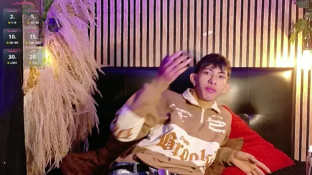 Snapshot of Tommy_Fox chatting on April 11, 2026, 12:20 pm Tommy Fox online show from April 11, 2026, 12:20 pm