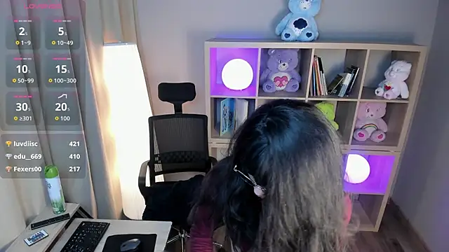 Snapshot of Saphyralux chatting on June 26, 2026, 10:10 am Saphyralux online show from June 26, 2026, 10:10 am