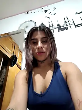 Snapshot of Emmaliz14 chatting on March 31, 2026, 1:51 am Emmaliz14 online show from March 31, 2026, 1:51 am